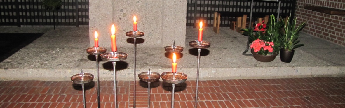 Kirche innen am Morgen