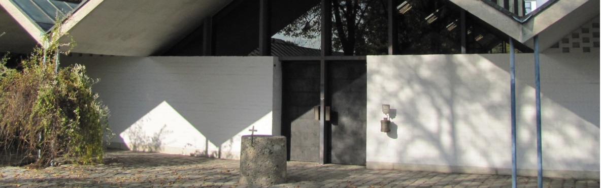 Klosterkirche Karmel Heilig Blut Vorhof