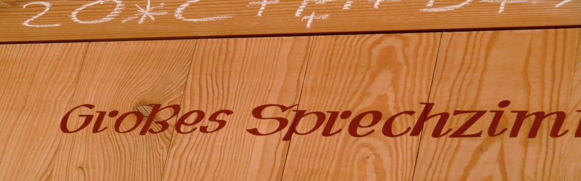 Gro&szlig;es Sprechzimmer im Pfortenbereich des Karmel Dachau